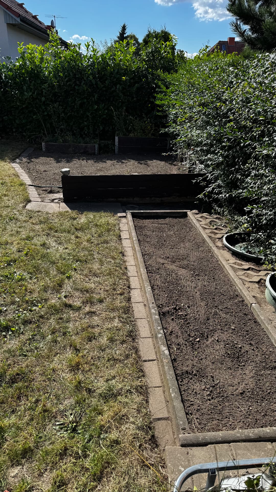 Beet gerodet und neu vorbereitet – nachher